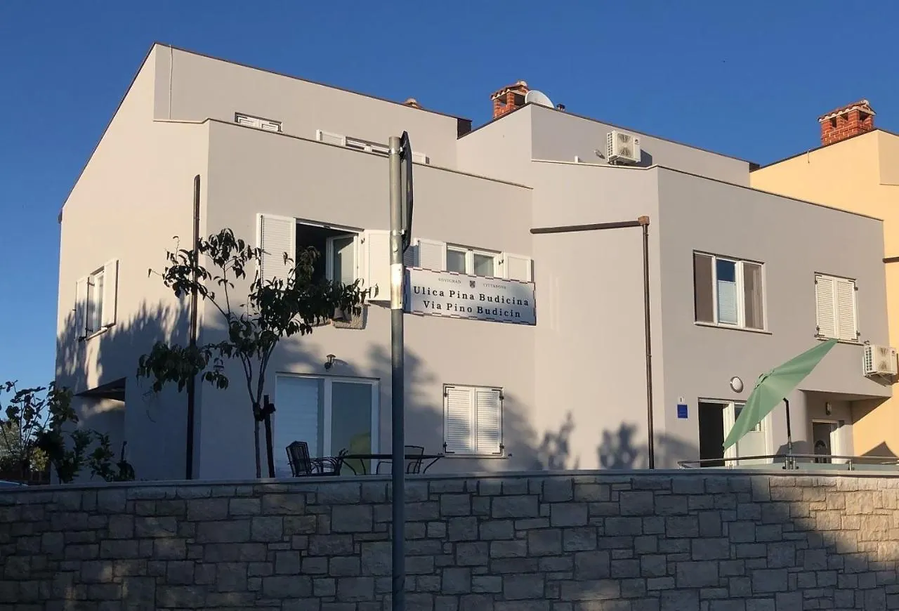 Apartments Smilys Bužinija ゲストハウス