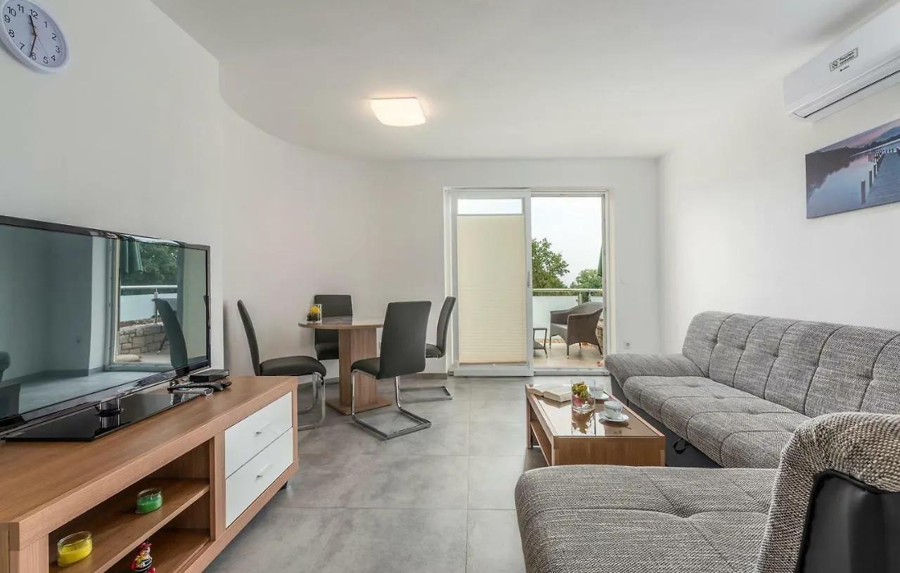 Apartments Smilys Bužinija