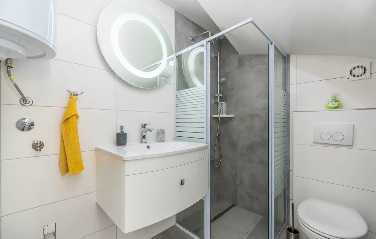 Apartments Smilys Bužinija ゲストハウス