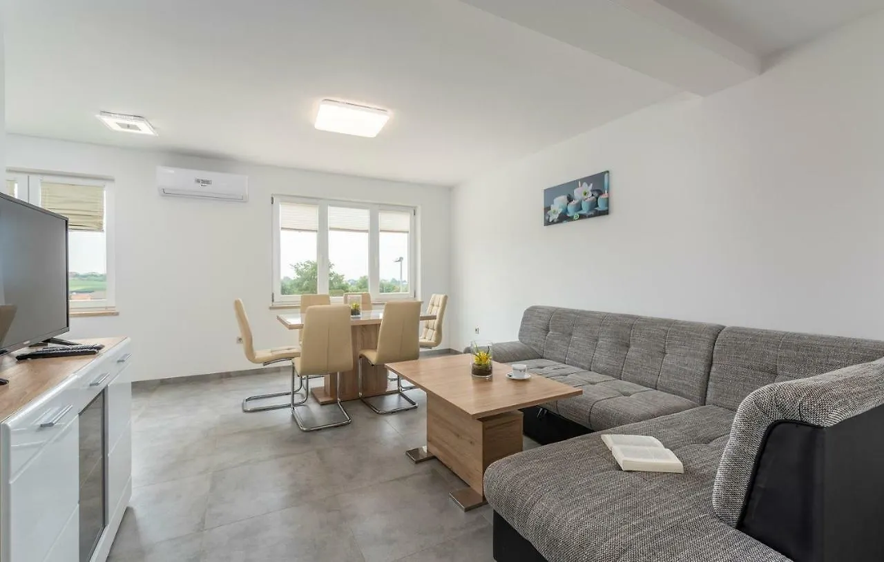 *** ゲストハウス Apartments Smilys Bužinija クロアチア
