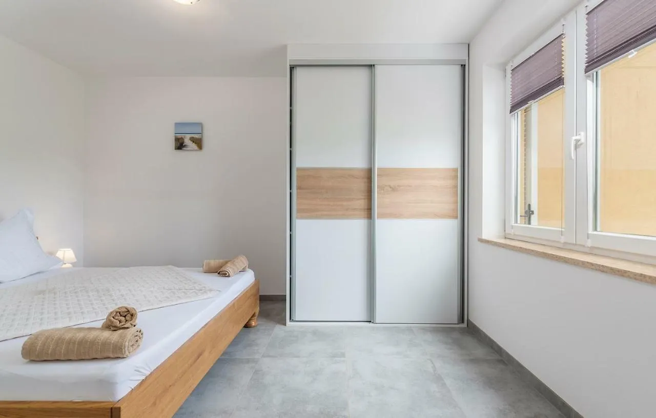 Apartments Smilys Buzinija 3*,