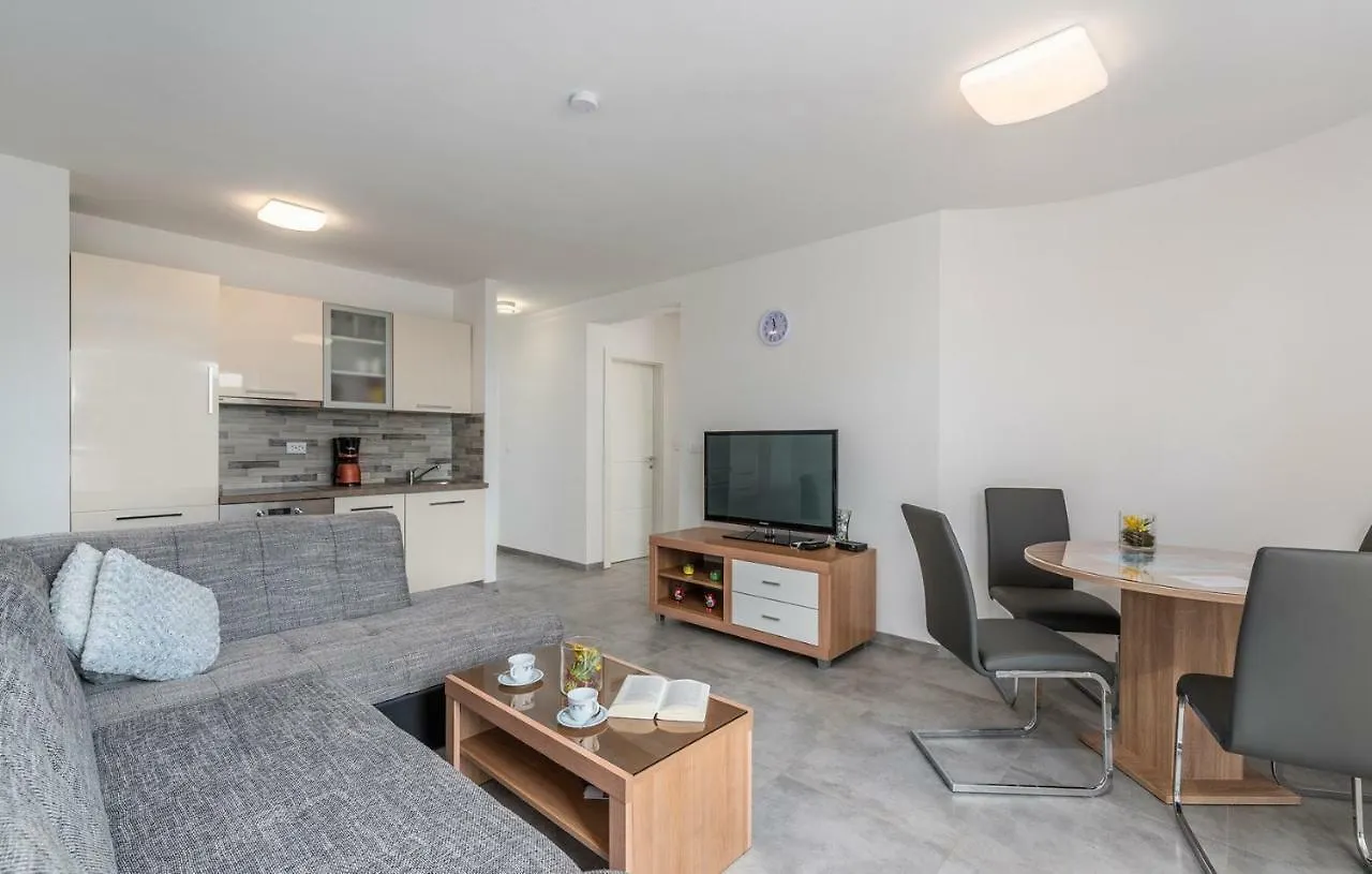 Гостевой дом Apartments Smilys Buzinija
